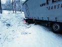 LKW rutscht in Boeschung Bergneustadt Pa P05